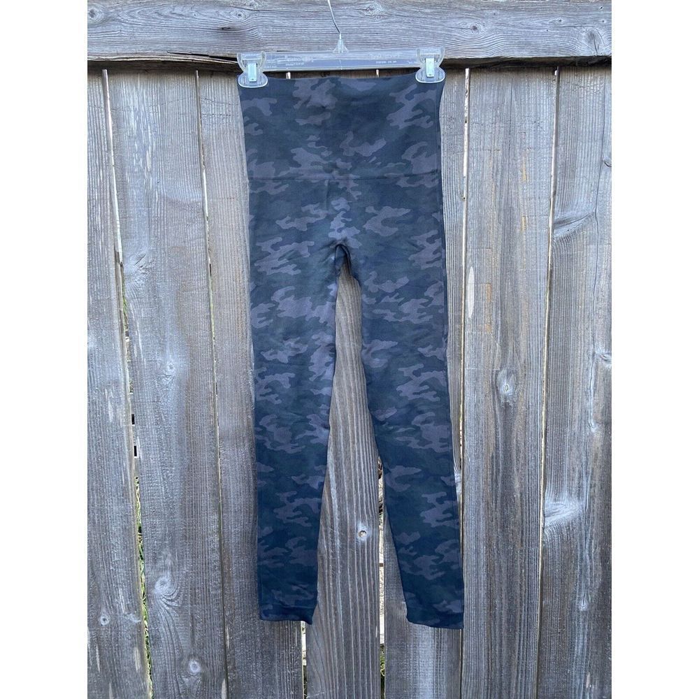 Spanx Look At Me Now Seamless Leggings Green Black Camo Sz M